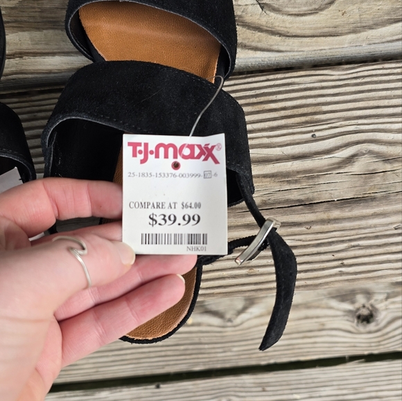 Mariella Black Heels - Picture 9 of 10